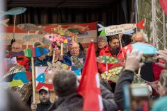 Die Sardinen des Forums singen "Bella Ciao"